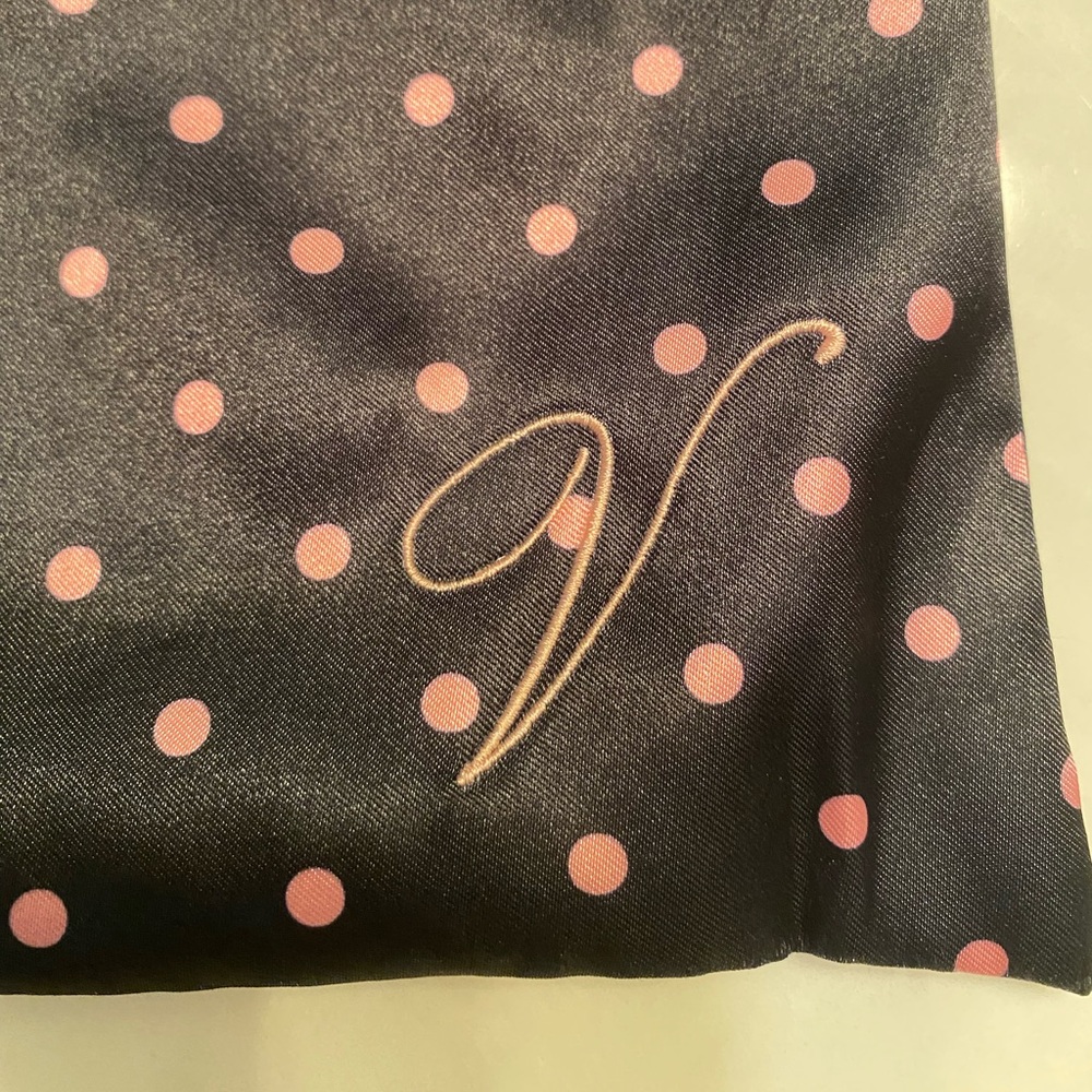 Victoria's Secret Heart slippers size medium and tote - Picture 6 of 10